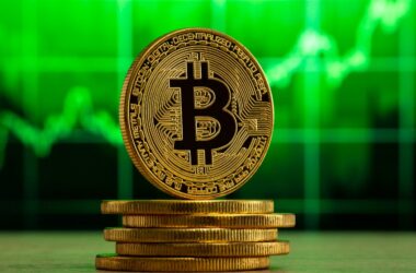 bitcoin-tops-the-$20k-level-once-again-after-rallying-by-7%-on-friday