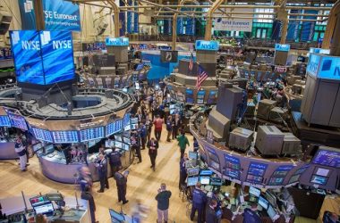bitcoin-bounces-off-$23k-support-as-stocks-fall-on-hot-pce-data