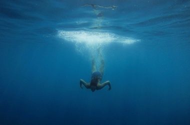 pepe-price-dives-after-whale-transfers-trillions-of-tokens-to-binance