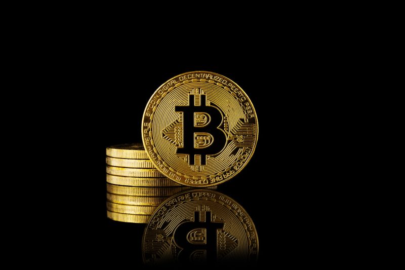 nearly-a-million-addresses-hold-more-than-1-bitcoin,-half-the-us-median-salary