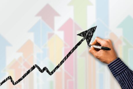 maker-(mkr)-outperforms-top-coins-with-12%-increase-a-day,-will-it-test-$1,100?