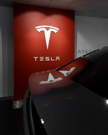 breaking:-no-bitcoin-sale-from-tesla,-electric-car-giant-holds-on-as-btc-bounces-back-to-$30,000