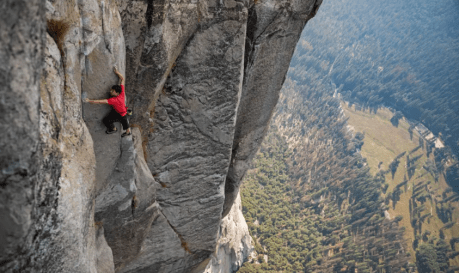 solo-climber:-the-lone-crypto-surging-11%-in-top-100-roster-on-a-weekend