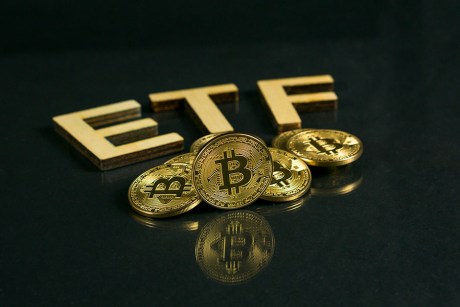 bloomberg-analysts-raises-approval-chances-of-spot-bitcoin-etf-to-75%