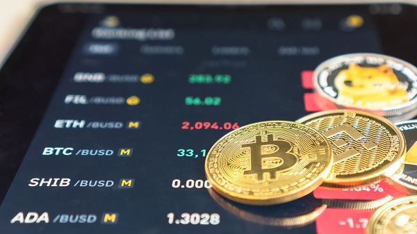 institutional-traders-favour-bitcoin-and-ethereum-while-whales-eye-this-new-ai-crypto