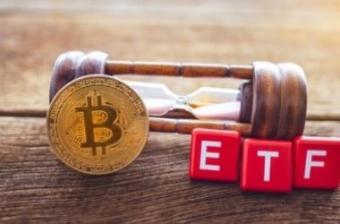 countdown-to-bitcoin-etf-2024-decision:-traders-employ-hedging-tactics,-bloomberg-unveils