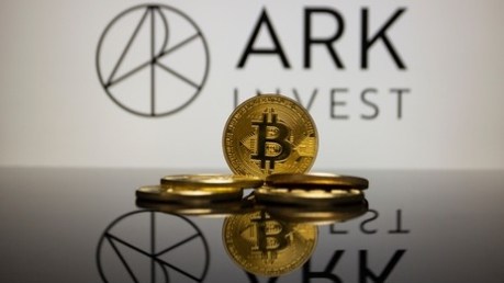 cathie-wood’s-ark-etf-overhauls-bitcoin-portfolio:-proshares-in,-grayscale-out-–-what’s-the-strategy?