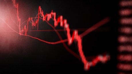 bitcoin-crashes-to-$41,500-as-etf-approval-hangs-in-balance:-experts