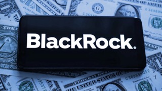 bitcoin-spot-etf:-vaneck’s-head-of-research-says-blackrock-has-$2-billion-in-investments-lined-up