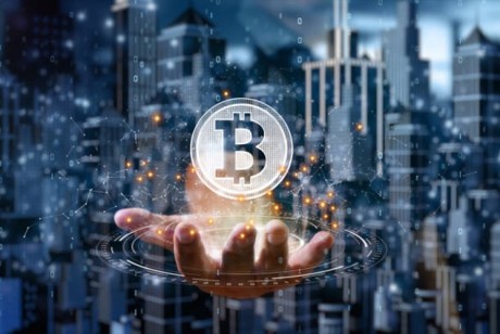 revised-forecast:-bloomberg-analyst-cuts-probability-of-bitcoin-spot-etf-rejection-to-5%