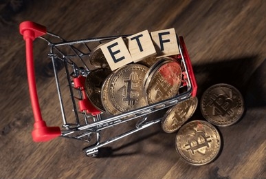 bitcoin-etfs-experience-day-12-reversal,-gbtc-selling-slows,-fidelity-and-blackrock-garner-$400-million
