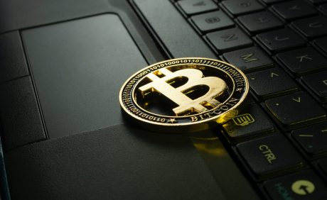 will-bitcoin-hit-$1-million-by-2028?-experts-clash-over-bold-price-prediction