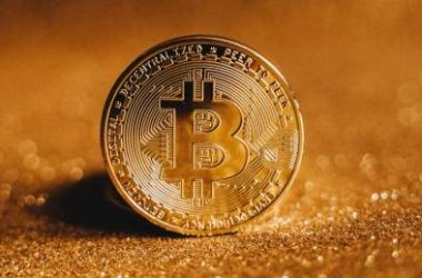 bitcoin-price-forecast:-analyst-predicts-$100,000-peak-before-halving-event