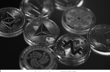 altcoins-season:-analyst-predicts-2x-surge-post-bitcoin-rally