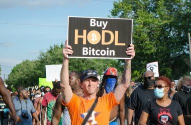 bitcoin-hodlers-are-finally-starting-to-take-profit:-glassnode