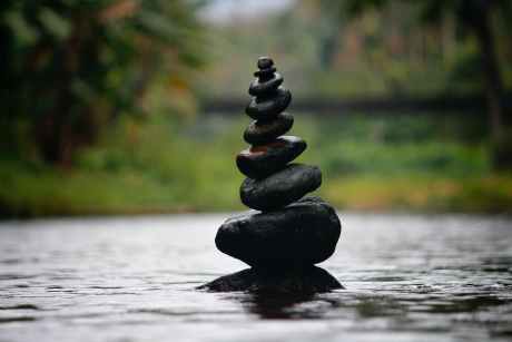 sell-sign-ignites-speculation:-solana-fate-hangs-in-the-balance?
