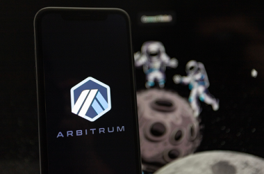 arbitrum-(arb)-and-pepe-face-huge-sell-off-pressure:-focus-shifts-to-memeinator-presale.