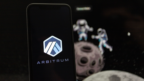arbitrum-(arb)-and-pepe-face-huge-sell-off-pressure:-focus-shifts-to-memeinator-presale.