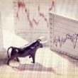 bitcoin-bull-flag-could-predict-10%-surge-to-$77,000,-analyst-explains