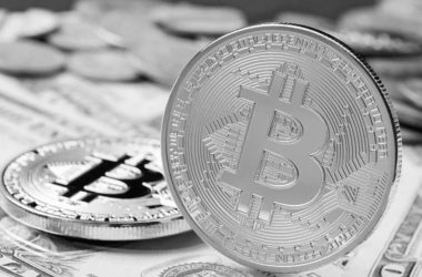 bitcoin-dips-to-$66.5k,-bitget-chief-analyst-ryan-predicts-$62k-$90k-april-swing