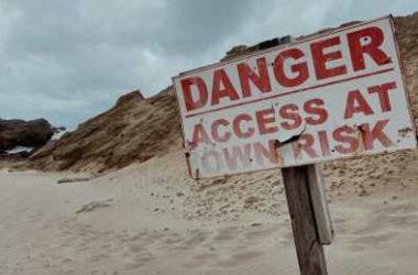 trouble-ahead?-binance-coin-futures-market-under-pressure-with-negative-funding-rates