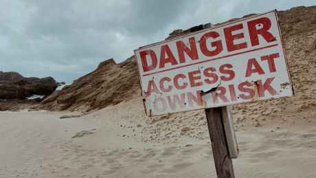 trouble-ahead?-binance-coin-futures-market-under-pressure-with-negative-funding-rates