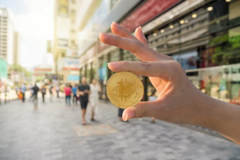 hong-kong’s-spot-etfs-report-drives-btc-higher;-investors-pile-into-bitbot-presale