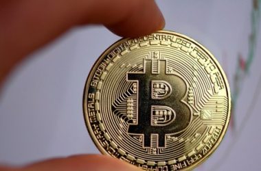 bitcoin,-altcoins-price-decline-as-crypto-liquidations-near-$900-million-in-the-past-day