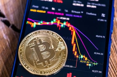 btc-slips-amid-debut-for-hong-kong-spot-etfs