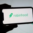 robinhood-launches-solana-(sol)-staking-in-europe