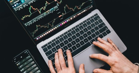 xrp-declares-war-on-uncertainty:-analyst-predicts-breakout-fueled-by-regulation
