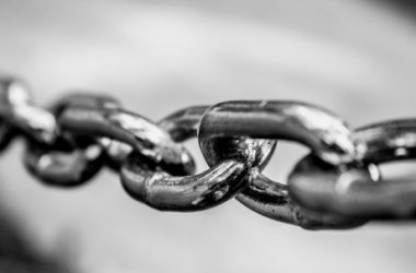 chainlink-chain-reaction:-analyst-sets-sights-on-$33-target