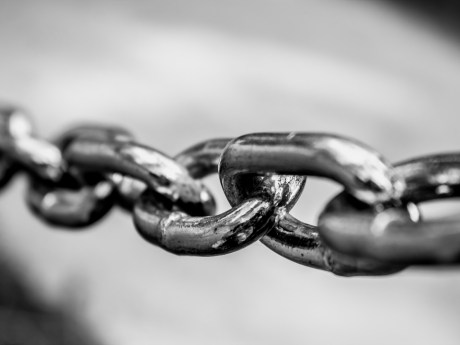 chainlink-chain-reaction:-analyst-sets-sights-on-$33-target