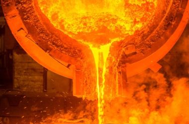 bitcoin-takes-control-in-market-meltdown,-dominance-climbs-to-9-week-peak