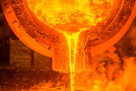 bitcoin-takes-control-in-market-meltdown,-dominance-climbs-to-9-week-peak