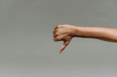 ethereum-etf-dream-on-hold:-sec-thumbs-down-applications-(again)