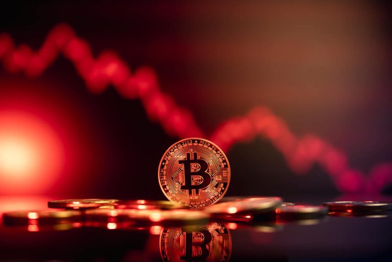 bitcoin-plummets-5%-amid-massive-sell-off