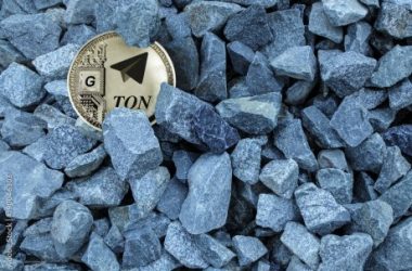toncoin-under-pressure-as-ton-price-falls-below-100-day-sma,-$6-looms