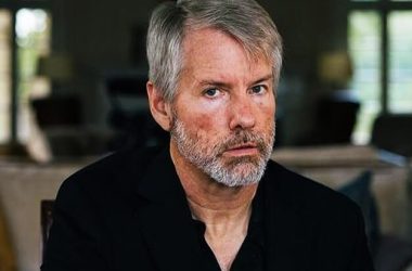 michael-saylor’s-bet-on-bitcoin-paying-off,-his-btc-holdings-now-valued-at-$1b