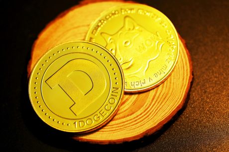 dogecoin-falls-below-trendline-resistance,-eyes-on-$0.09149-breach