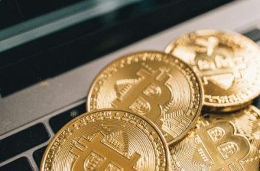 bitcoin-to-$350k?-kiyosaki-stands-firm-amid-blackrock-etf-drama