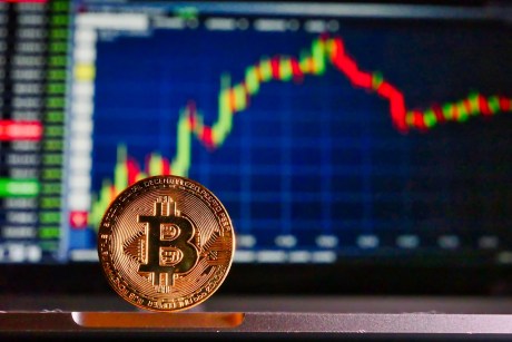 funding-rates-down:-is-bitcoin-heading-for-a-$90k-correction?