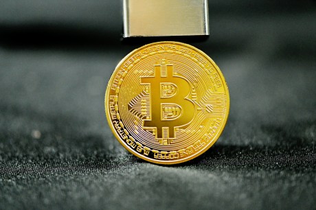 bitcoin-price-likely-to-fluctuate-between-$100,000-and-$110,000-until-fomc-meeting,-says-analyst