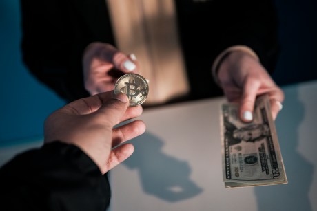spot-bitcoin-etfs-record-staggering-$4.7-billion-in-seven-day-inflow-streak-—-details