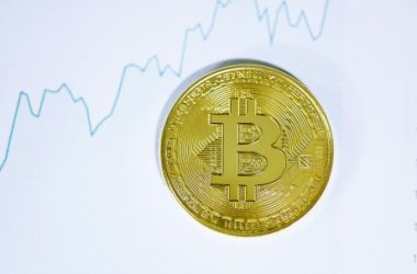 bitcoin-withstands-deepseek-dip-and-fomc-volatility-–-how-close-is-a-new-ath?