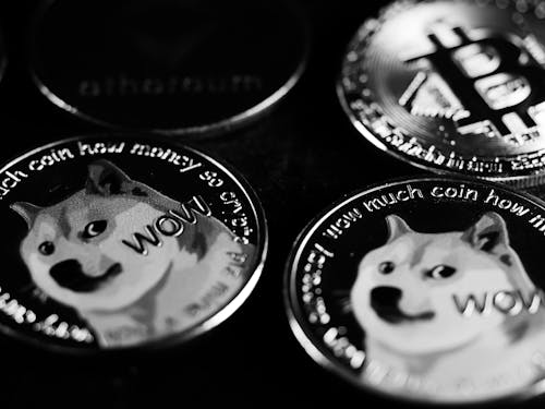 analyst-sets-dogecoin-next-target-as-ascending-triangle-forms