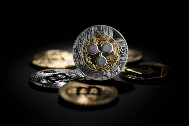 popular-analyst-peter-brandt-identifies-xrp-head-&-shoulder-pattern,-reveals-path-to-take