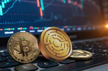 bitcoin-price-at-a-crossroads:-is-a-crypto-winter-looming-or-a-rebound-near?