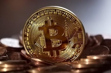 btc-nears-resistance-zone-as-analysts-flag-potential-pullback-to-$76,600