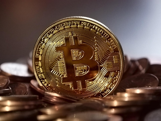 btc-nears-resistance-zone-as-analysts-flag-potential-pullback-to-$76,600